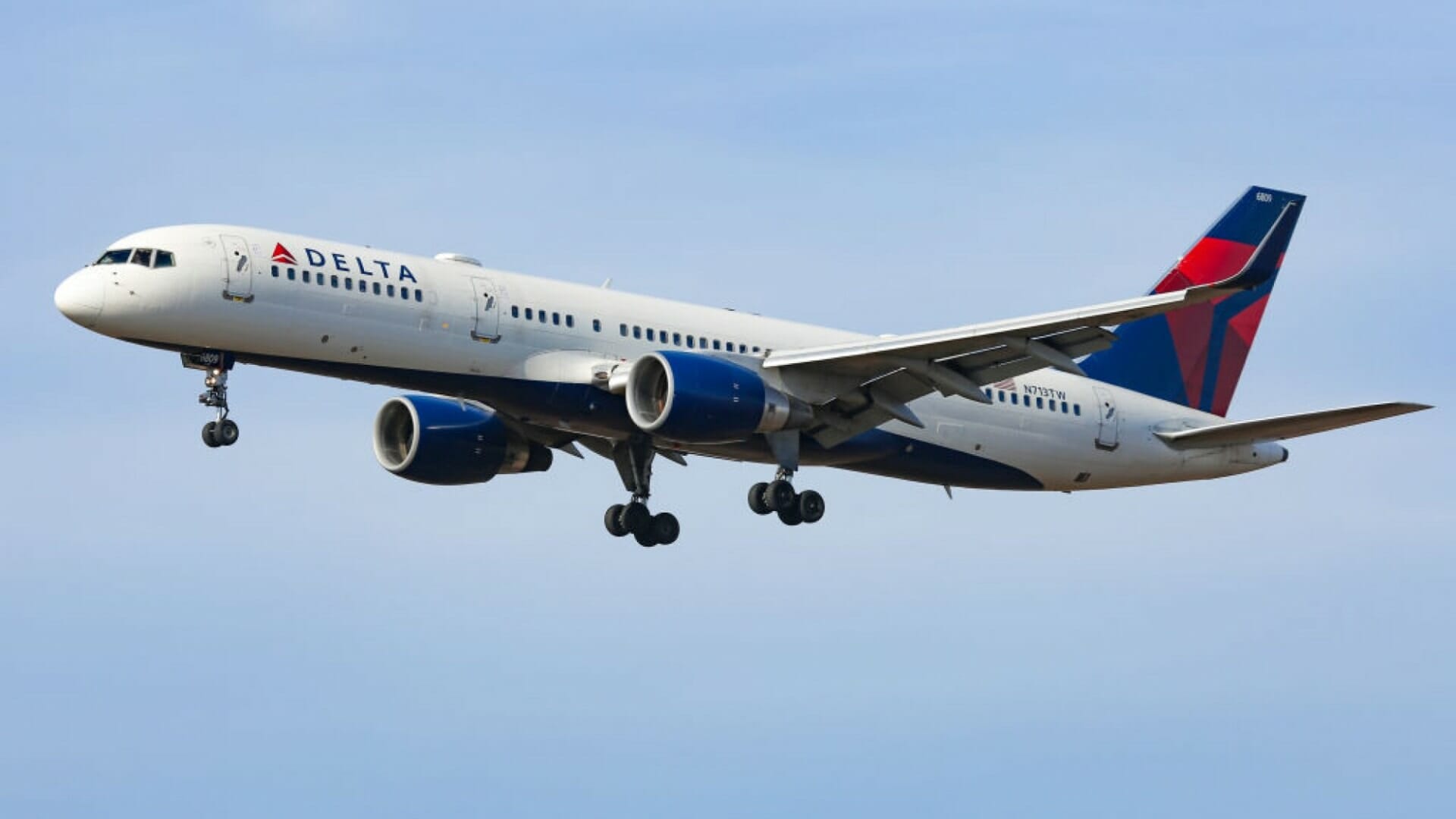 شركة دلتا إيرلاينز أفضل شركة طيران في الولايات المتحدة
