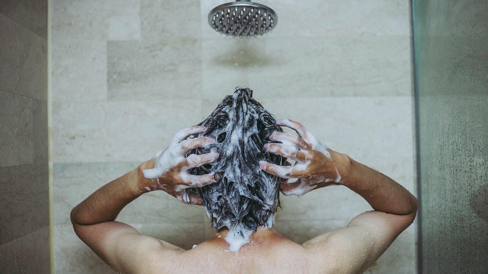 ماذا يحدث إذا لم تغسل شعرك لمدة أسبوع watanserb.com