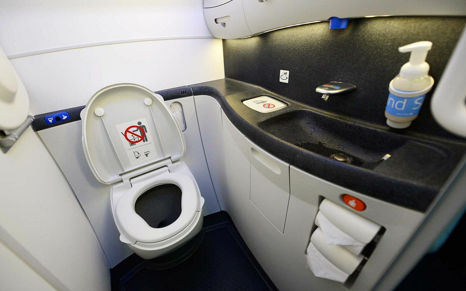 حمامات الطائرة من أقذر الأماكن على الطائرة