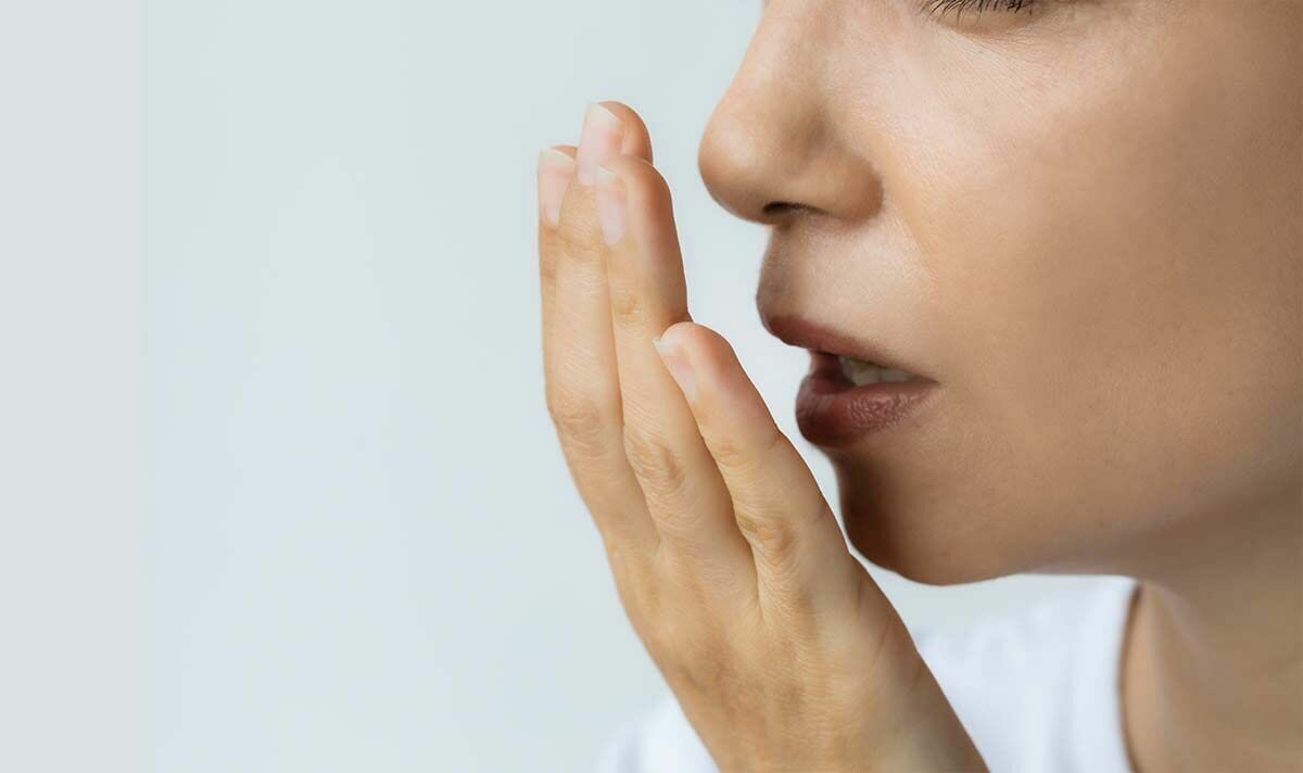 هل رائحة الفم تزيد من خطر الإصابة بأمراض القلب؟ دراسة تُجيب watanserb.com