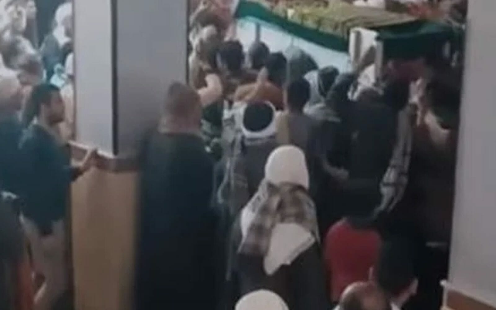 نعش متوفي يرفض الخروج من المسجد watanserb.com