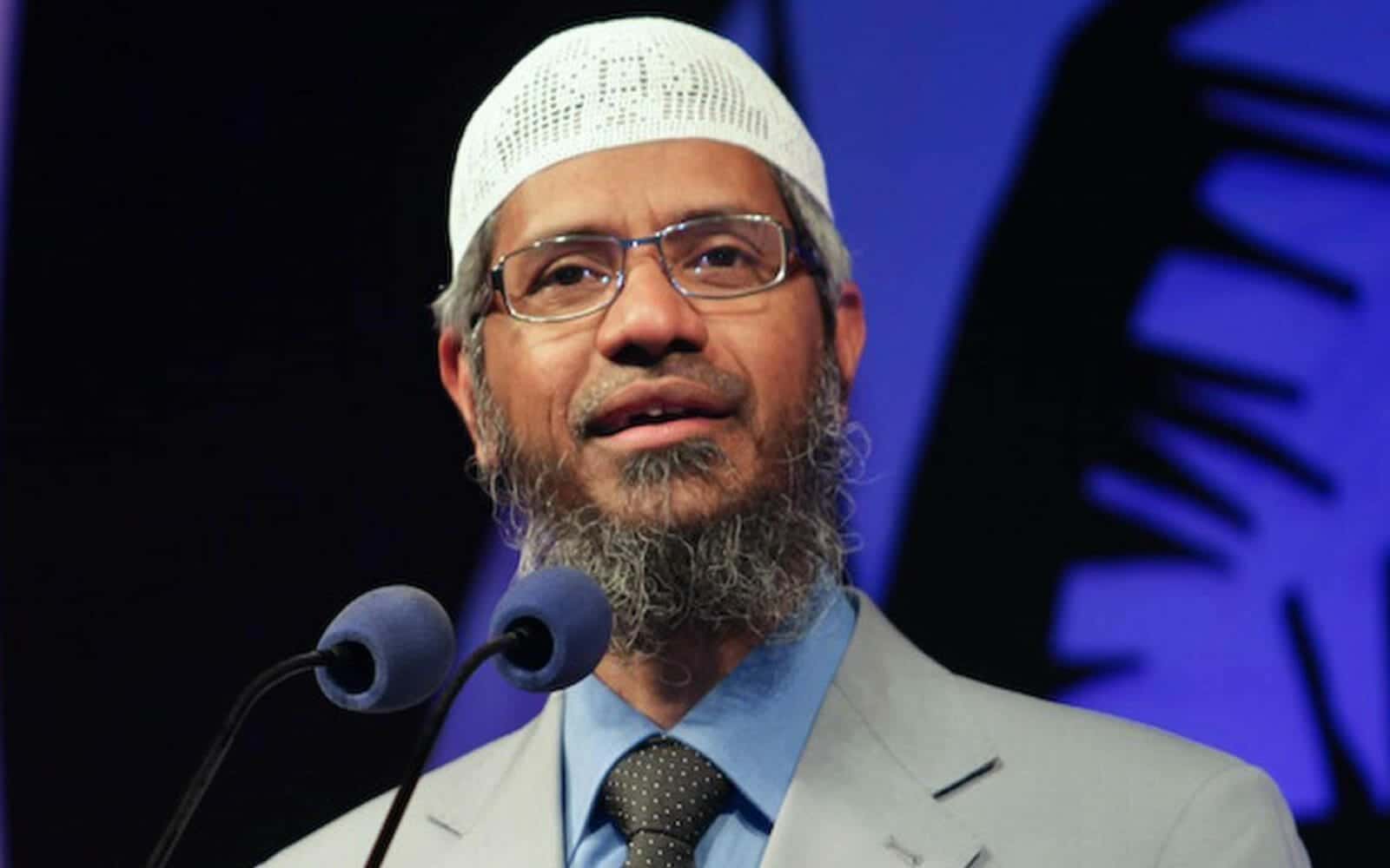 ذاكر نايك داخل صيدلية watanserb.com