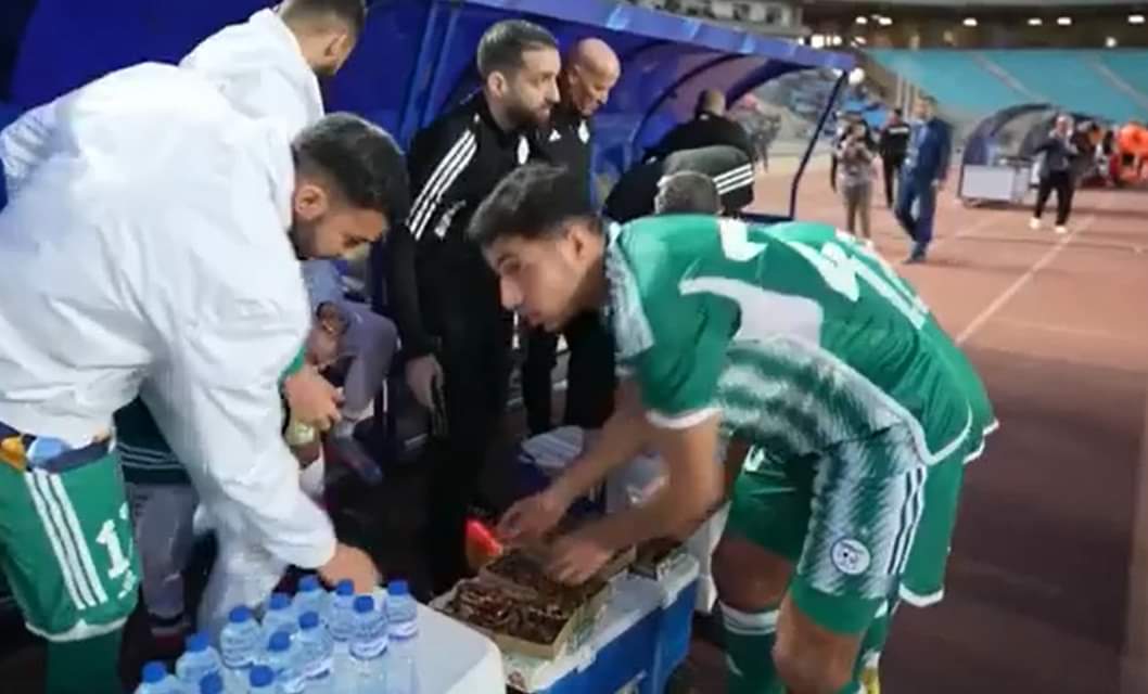 إفطار لاعبي منتحب الجزائر والنيجر
