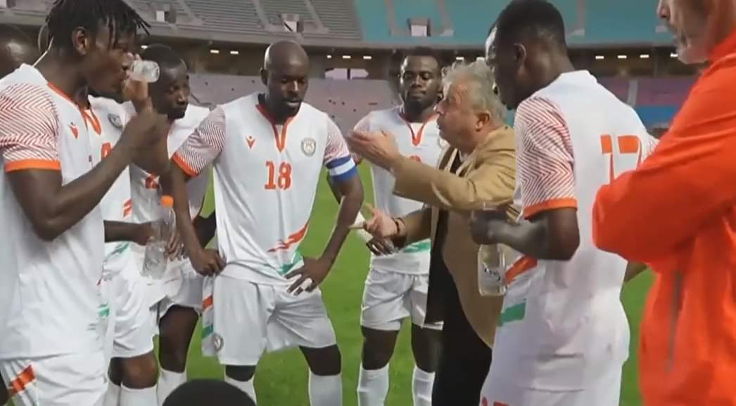 إيقاف مباراة الجزائر والنيجر