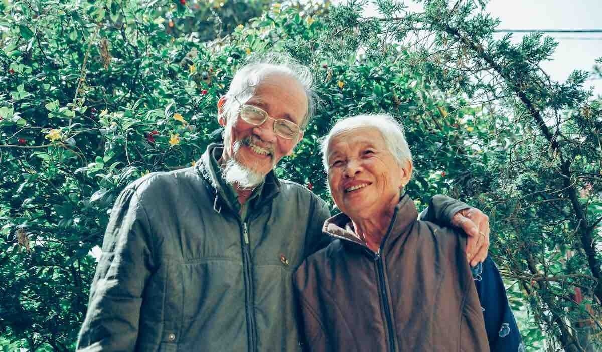 الأشخاص البالغين 100 عام فما فوق watanserb.com