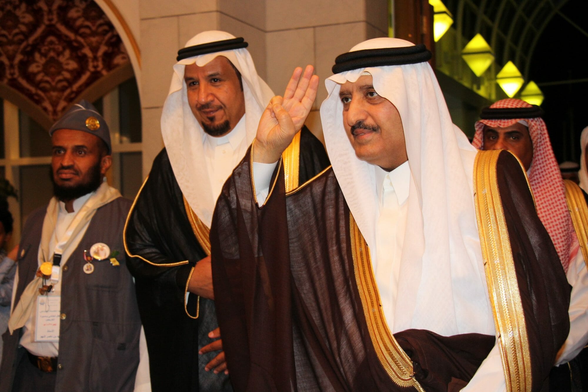 غياب الأمير أحمد بن عبدالعزيز عن جنازة الجوهرة watanserb.com