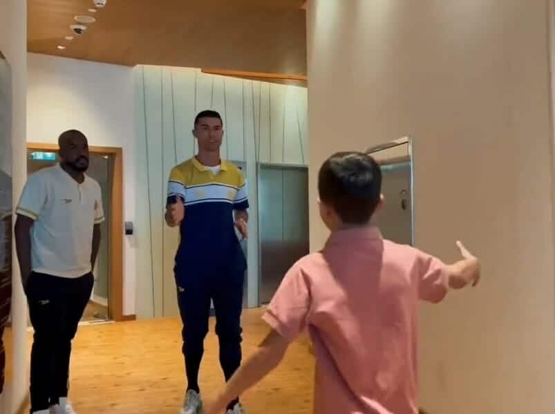 رونالدو وطفل سوري