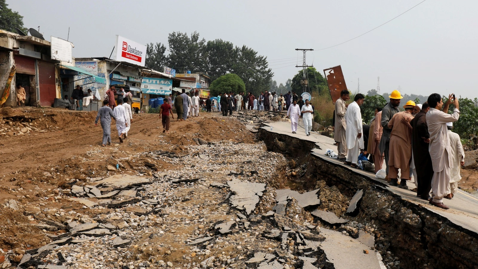 لحظة حدوث زلزال باكستان watanserb.com
