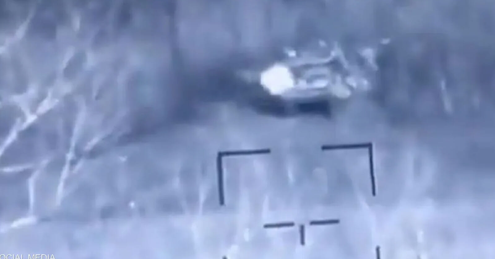 صاروخ أوكراني ينال من دبابة watanserb.com