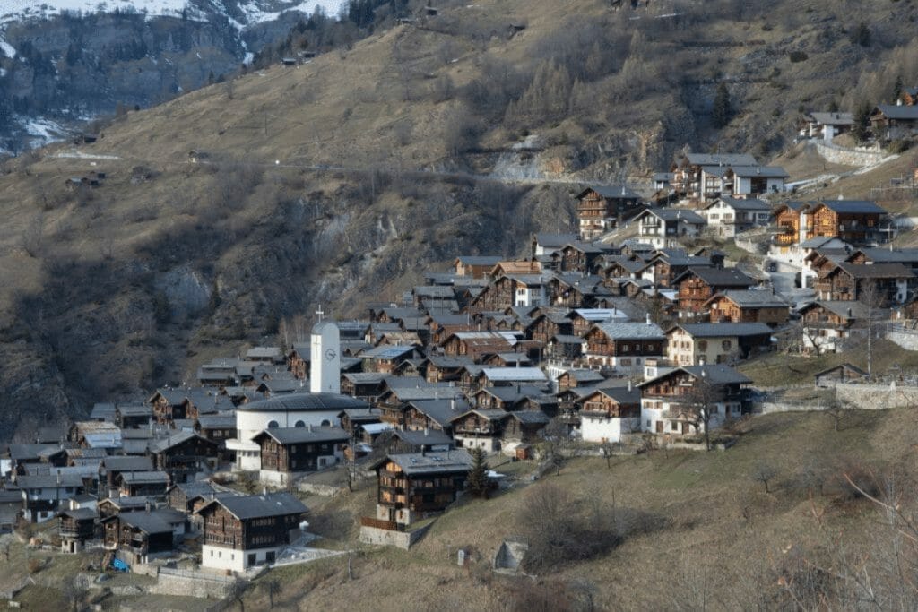 قرية ألبينين في سويسرا