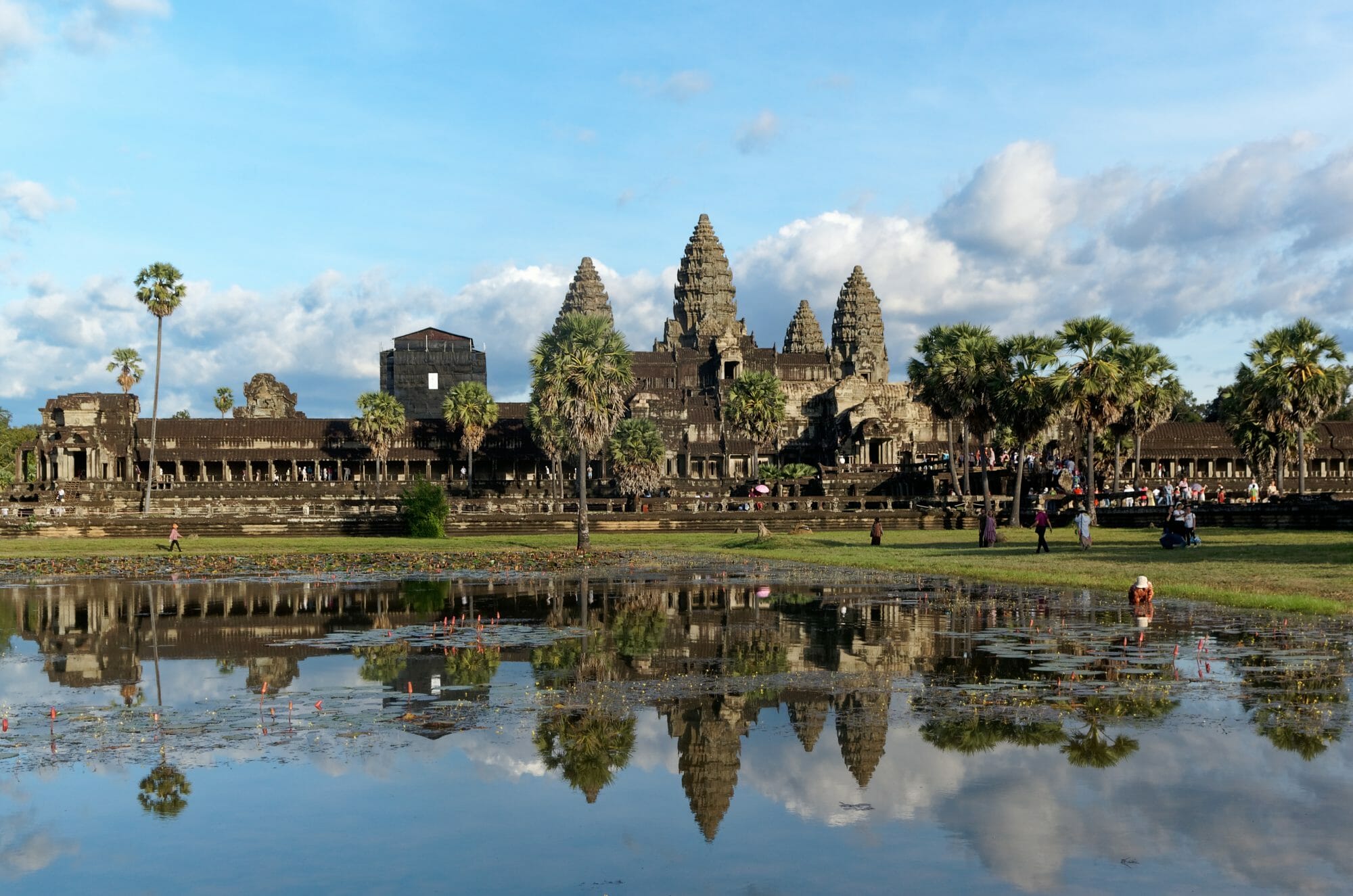 مجمع معابد أنغكور وات في كمبوديا