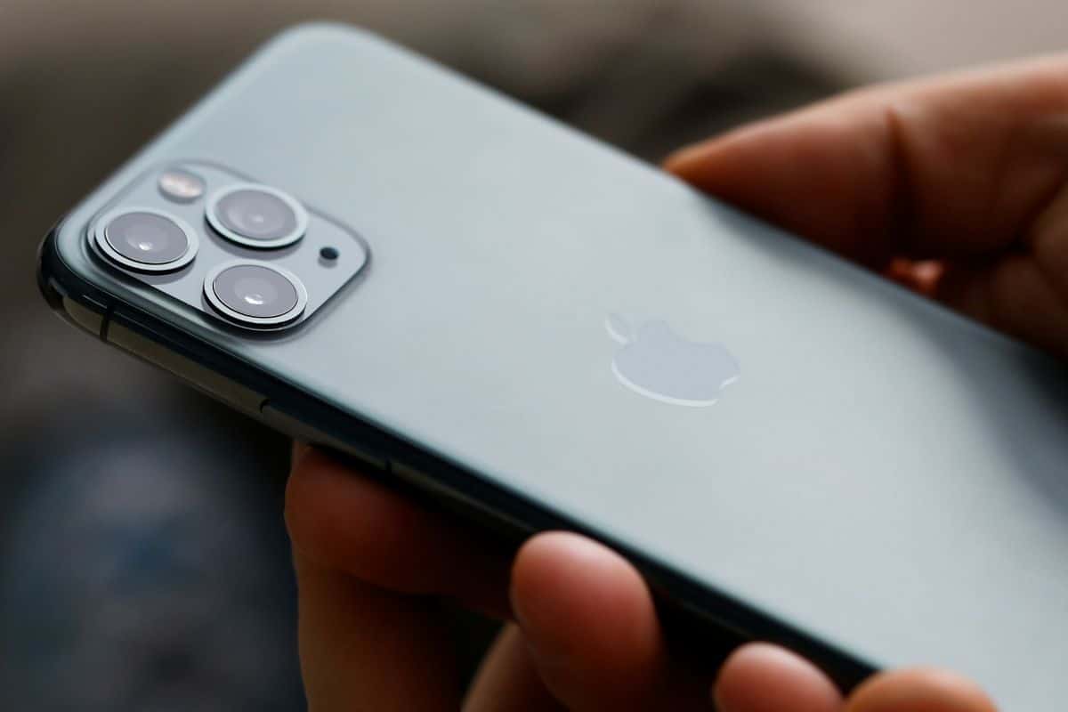 مستخدمو iPhone يشتكون من أن تحديث iOS 16.4 يضعف عمر البطارية watanserb.com