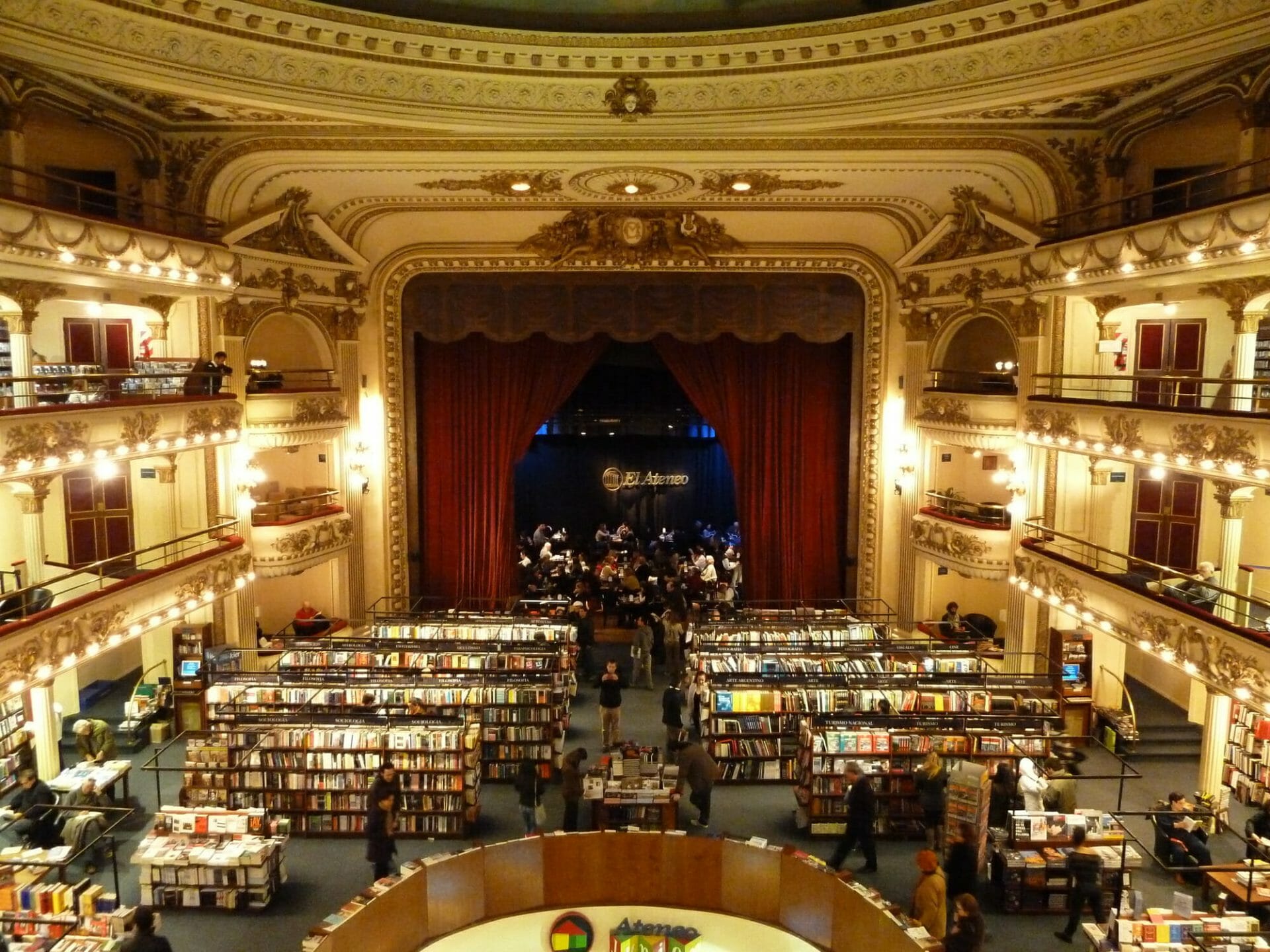 مكتبة El Ateneo Grand Splendid في بوينس آيرس، الأرجنتين