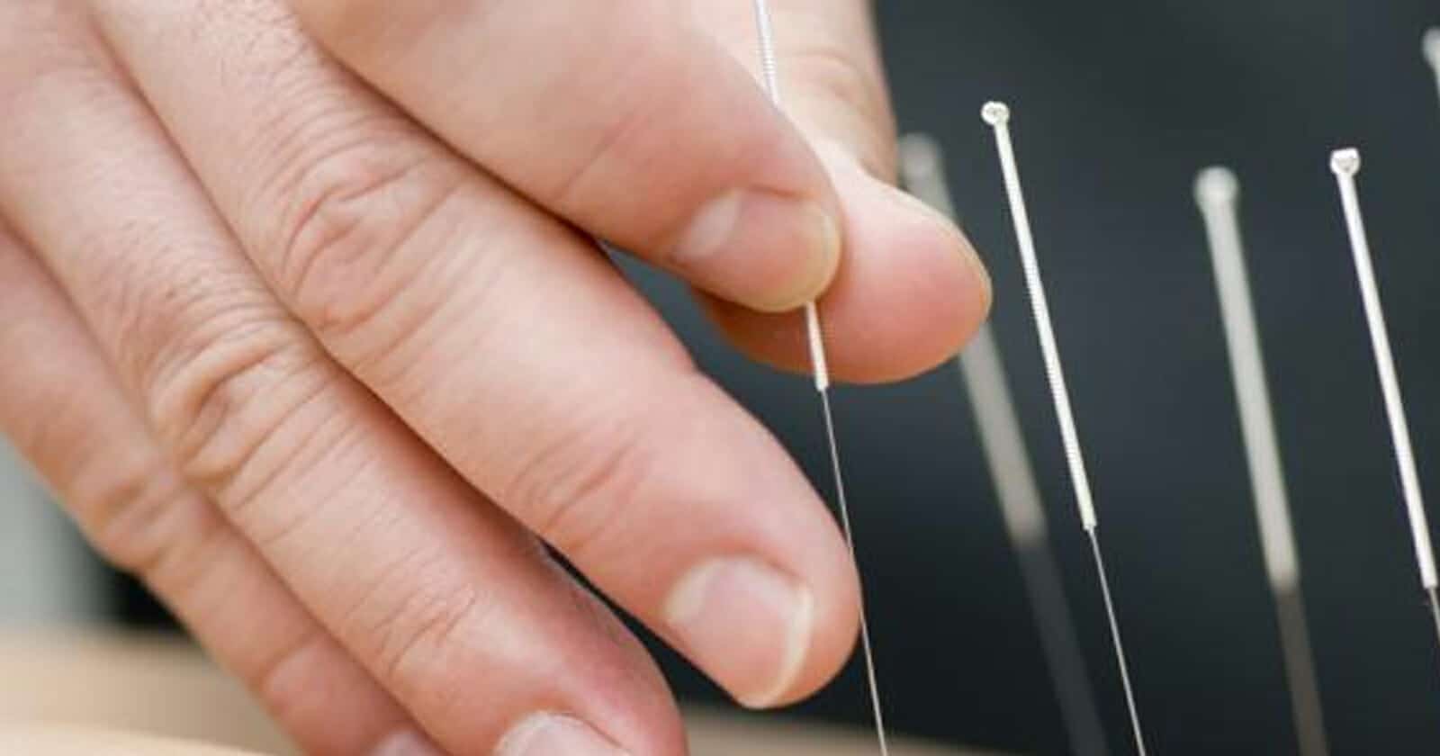 وخز تلاميذ المرحلة الابتدائية بالإبر watanserb.com