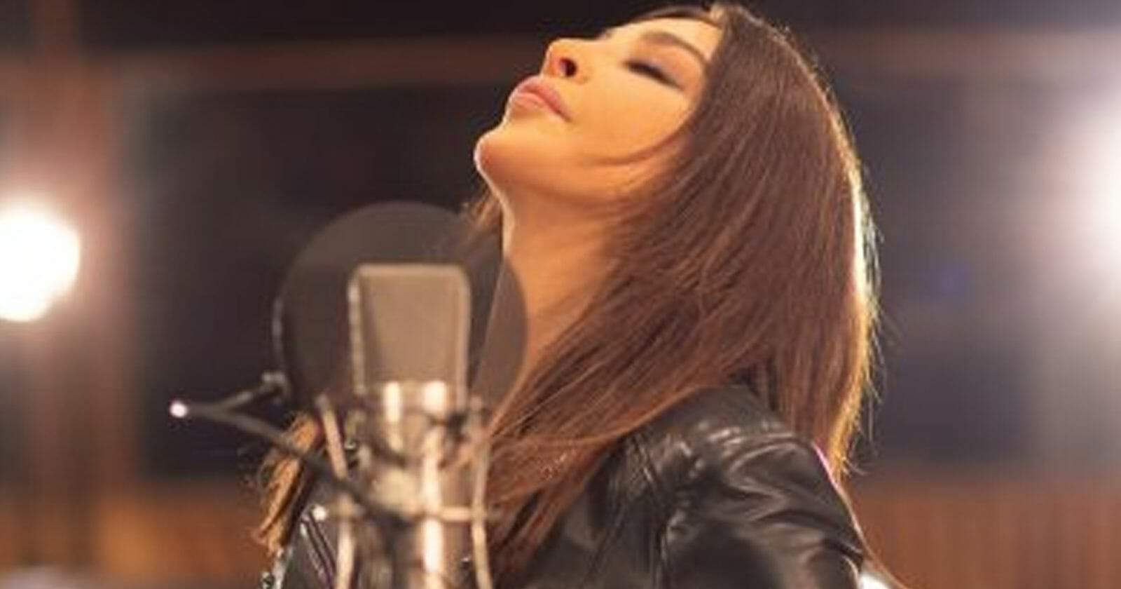 إليسا ترقص بفستان مكشوف الصدر watanserb.com