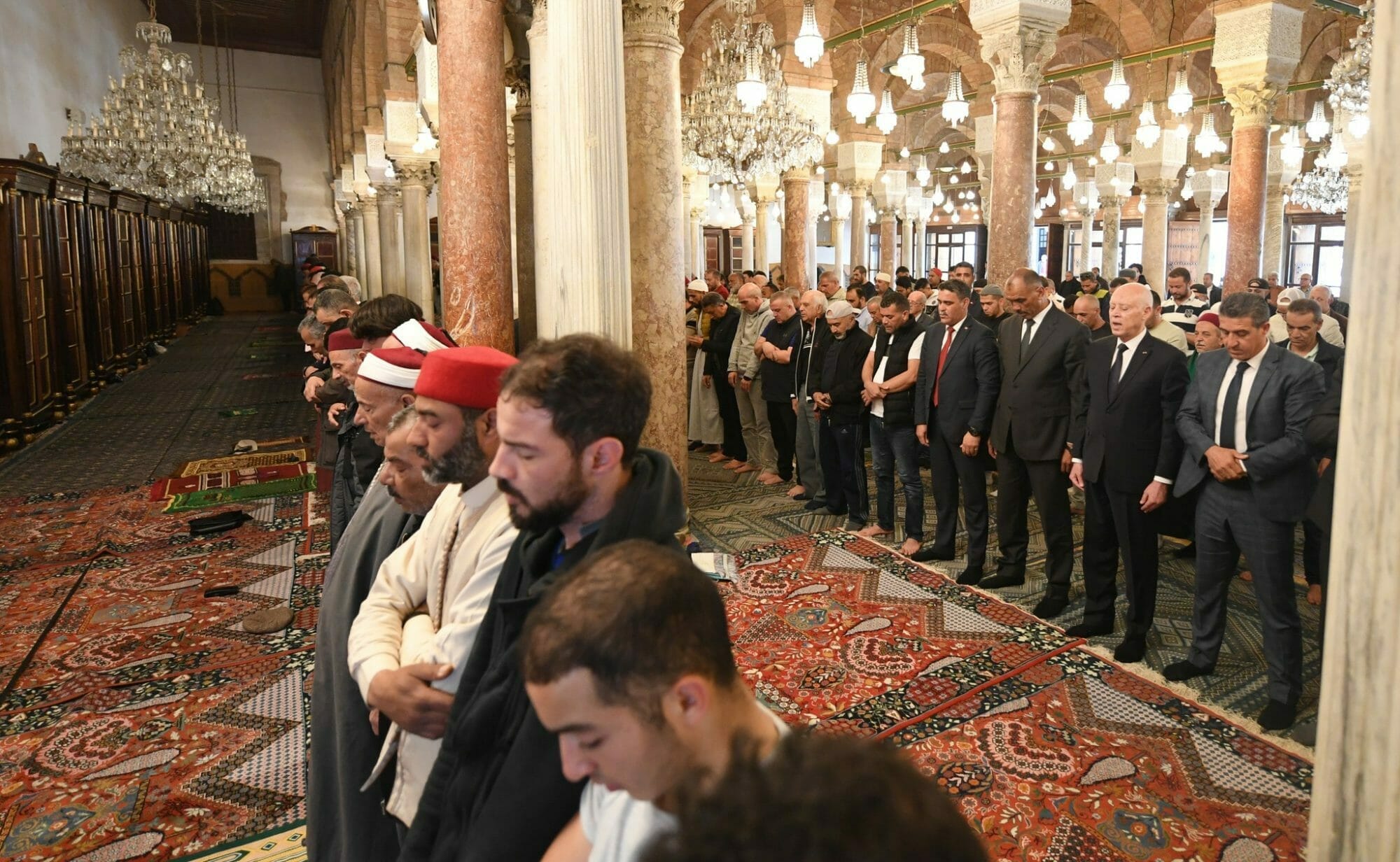تحول رئيس الجمهورية قيس سعيد إلى جامع الزيتونة بالعاصمة بمناسبة عيد الفطر المبارك