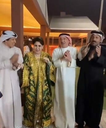 رقص فجر السعيد في البحرين وملامستها لرجال أجانب