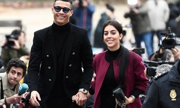 فيلمها الوثائقي ، "أنا جورجينا" ، والمتوفر على "نتفليكس"، تتحدث فيه عن حياتها اليومية، لكن قبل أن تكون مع لاعب كرة القدم البرتغالي ، لم تكن العارضة تعيش حياة فاخرة ، بل كانت تمر بصعوبات مالية.