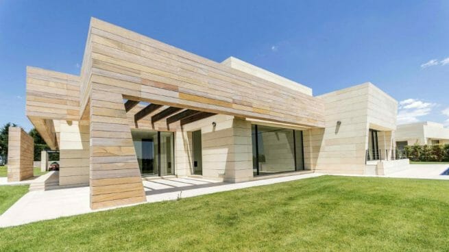 القصر الفاخر يقع في منطقة التحضر الحصري "لافينكا"