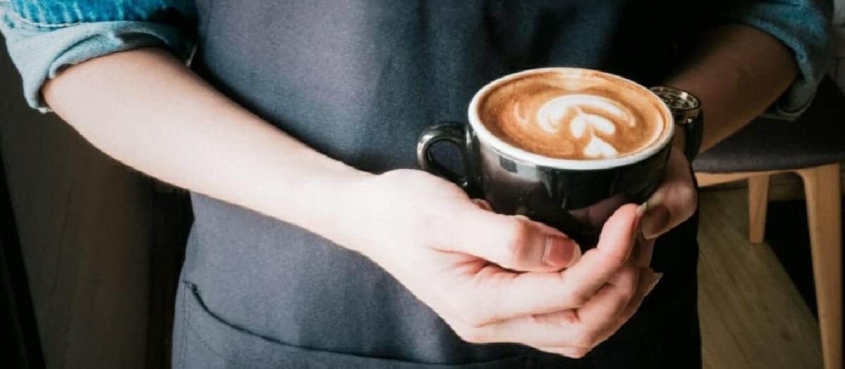 إضافة زيت الزيتون إلى القهوة watanserb.com