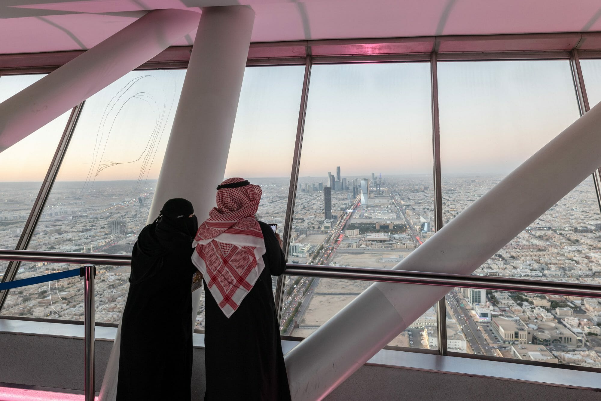 بداية صعبة لمسعى السعودية اقناع المغتربين بترك دبي والذهاب الى الرياض watanserb.com