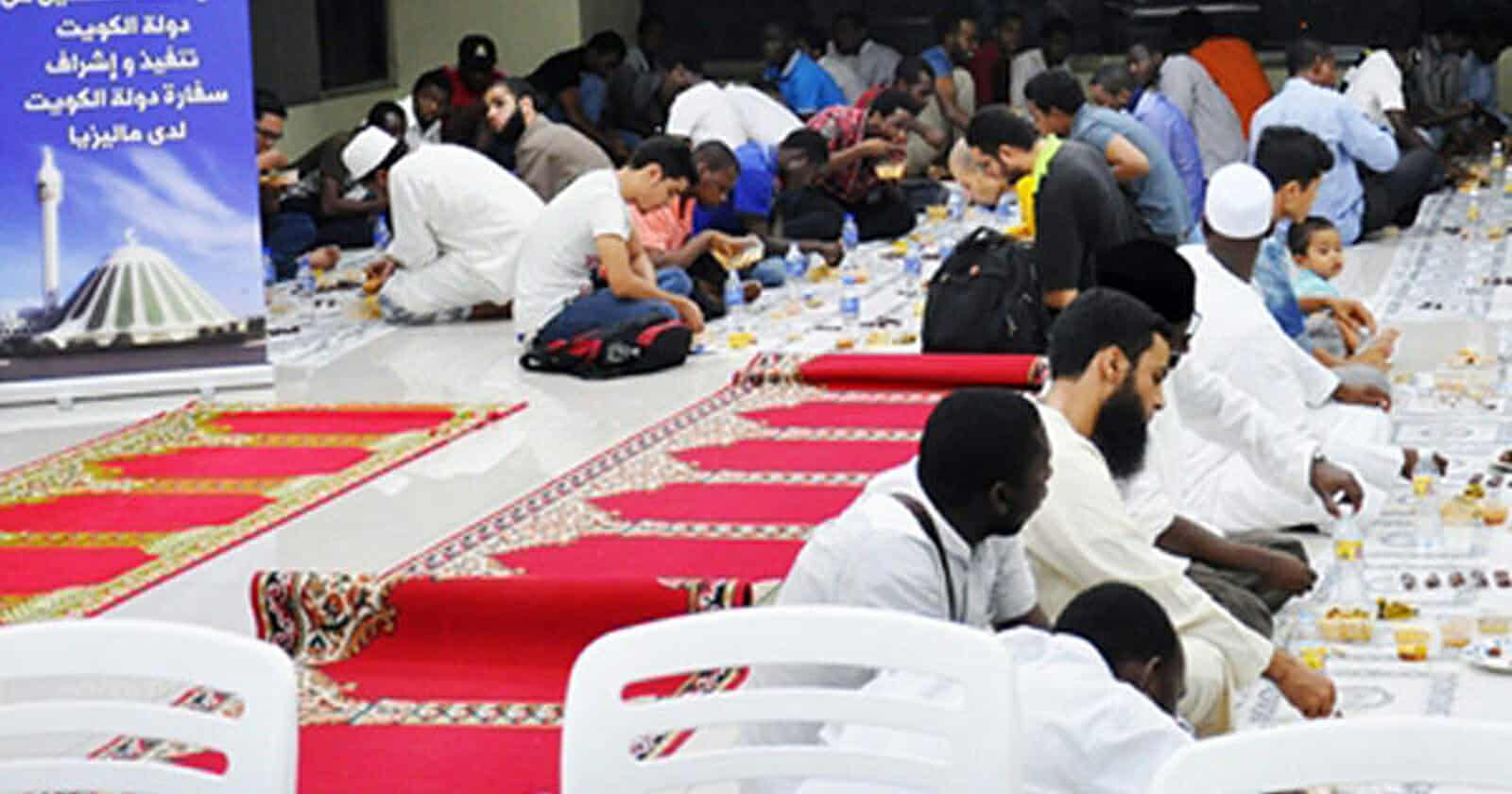 حفل إفطار للصائمين في الكويت watanserb.com