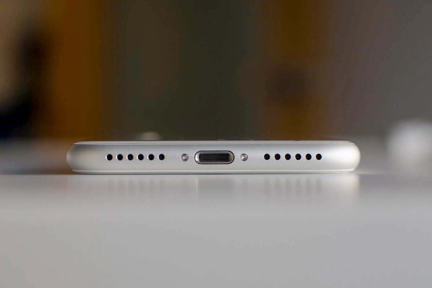 دون إتلافه..إليك كيفية تنظيف منفذ شاحن الهاتف watanserb.com