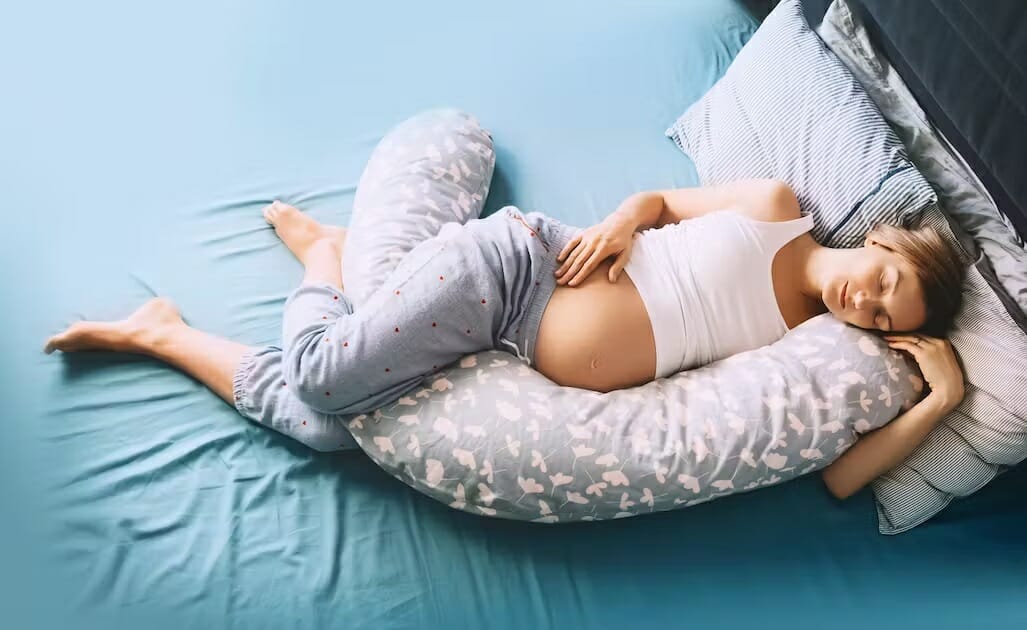 طريقة نوم المرأة الحامل