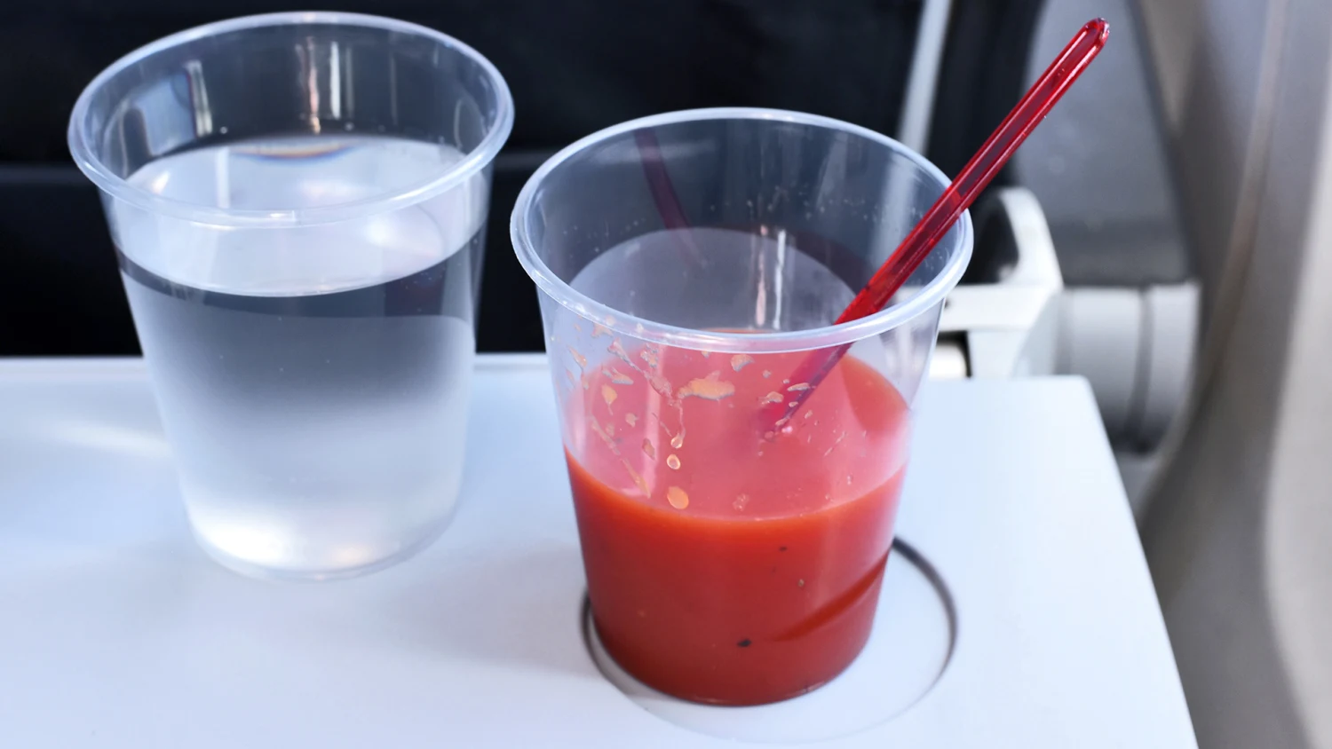عصير الطماطم..ما الذي يجعله المشروب الأفضل على متن الطائرة؟ watanserb.com