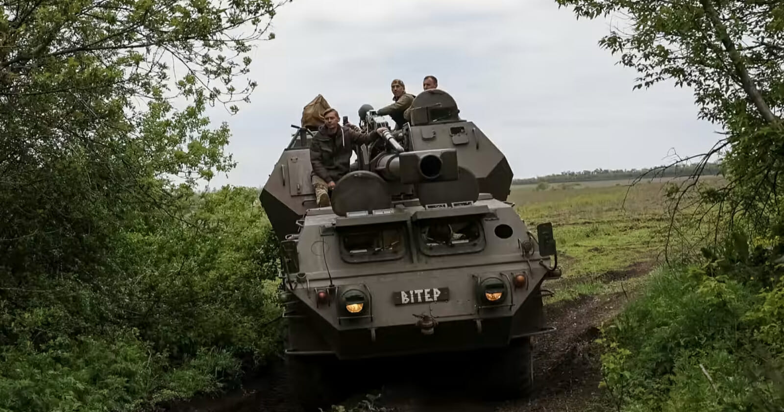 فرار فرقة روسية للنجاة بحياتها مع اقتحام الدبابات الأوكرانية