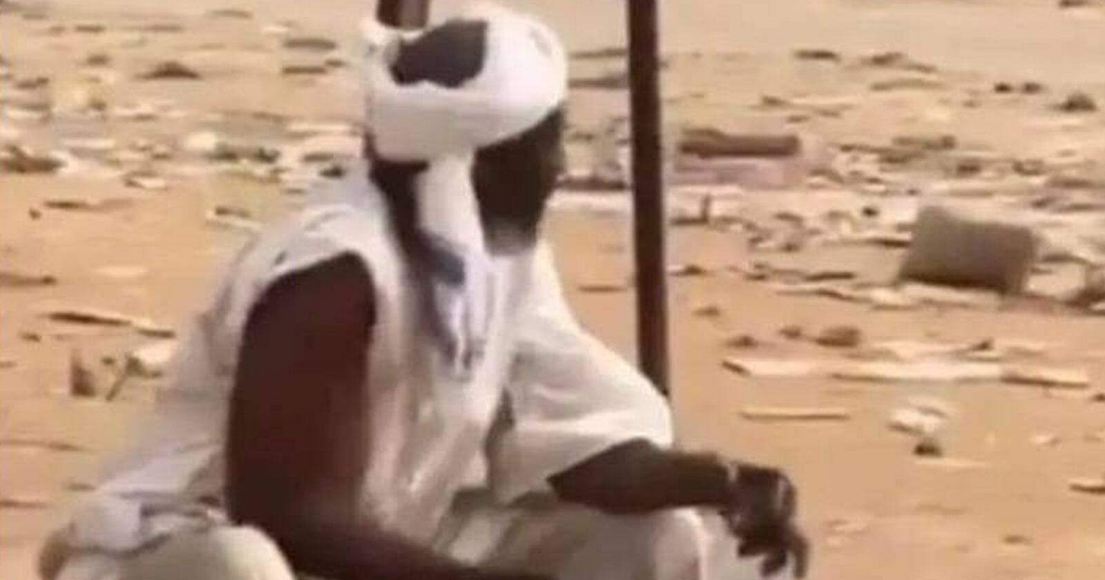 مُسن سوداني يشعل مواقع التواصل أثناء نهب سوق ليبيا.. هذا ما فعله ! (شاهد) watanserb.com