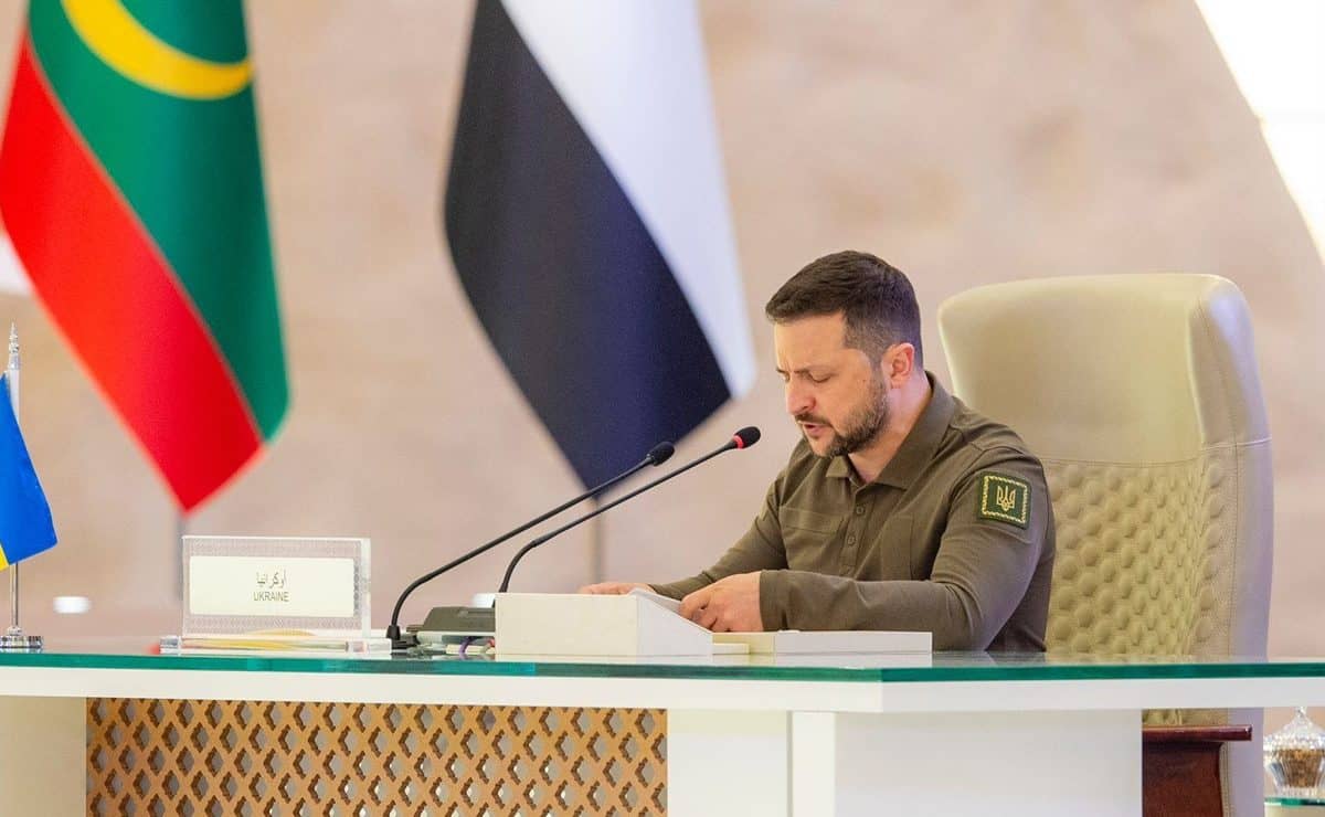 كلمة زيلينسكي في القمة العربية تستفز حفيظ دراجي وتغريدة نارية عن فلسطين watanserb.com