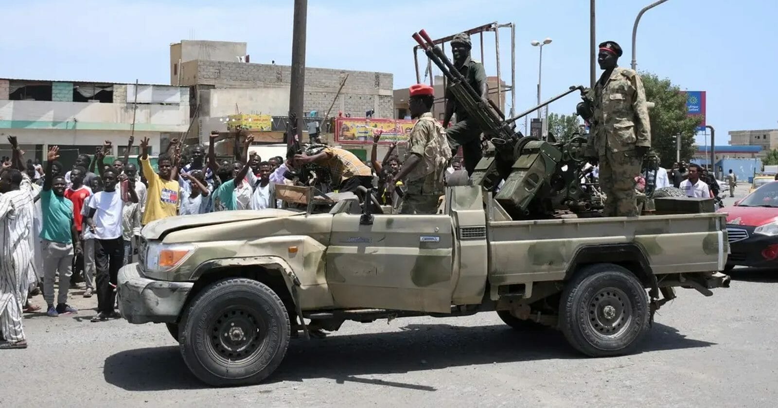 من المسافة صفر.. اشتباك خطير بين قوات الجيش السوداني والدعم السريع في مدينة أشباح watanserb.com