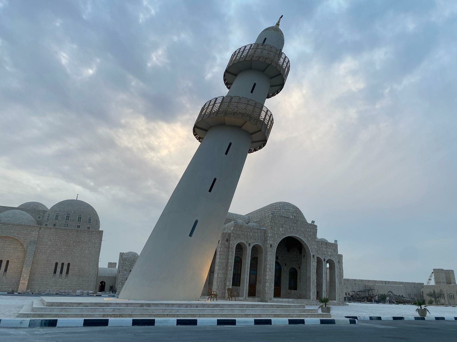 المسجد المائل في قطر watanserb.com