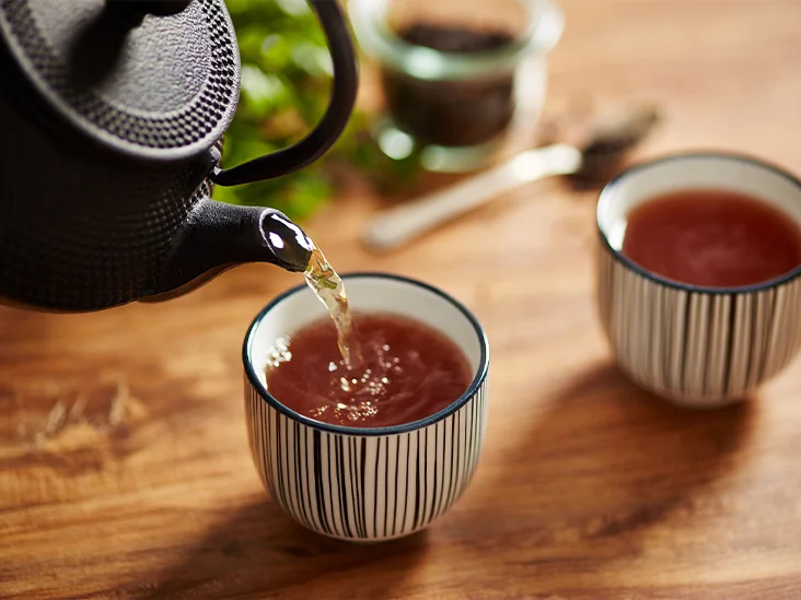 شرب كوب من الشاي بعد تناول الوجبة يمنع امتصاص الحديد