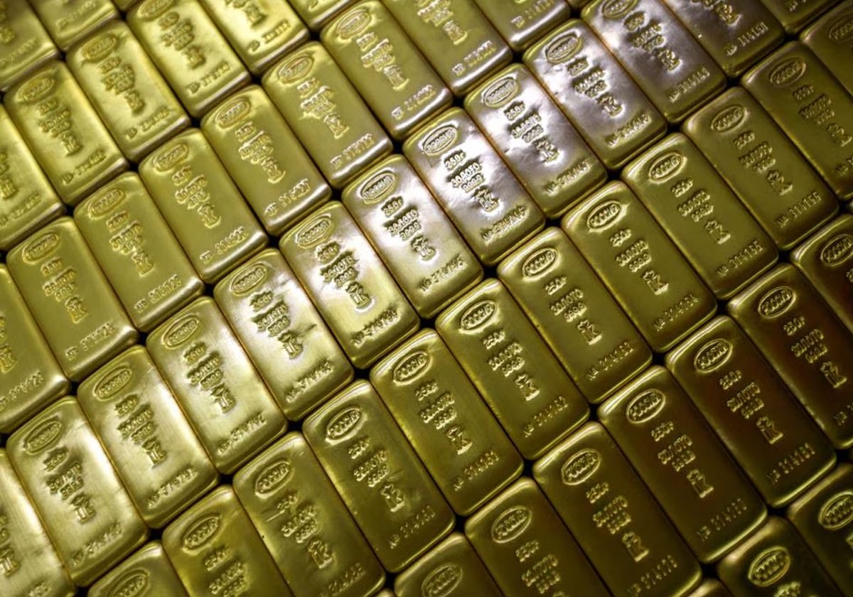 رويترز: الإمارات أصبحت مركزًا تجاريًا رئيسيًا للذهب الروسي بعد العقوبات الغربية watanserb.com