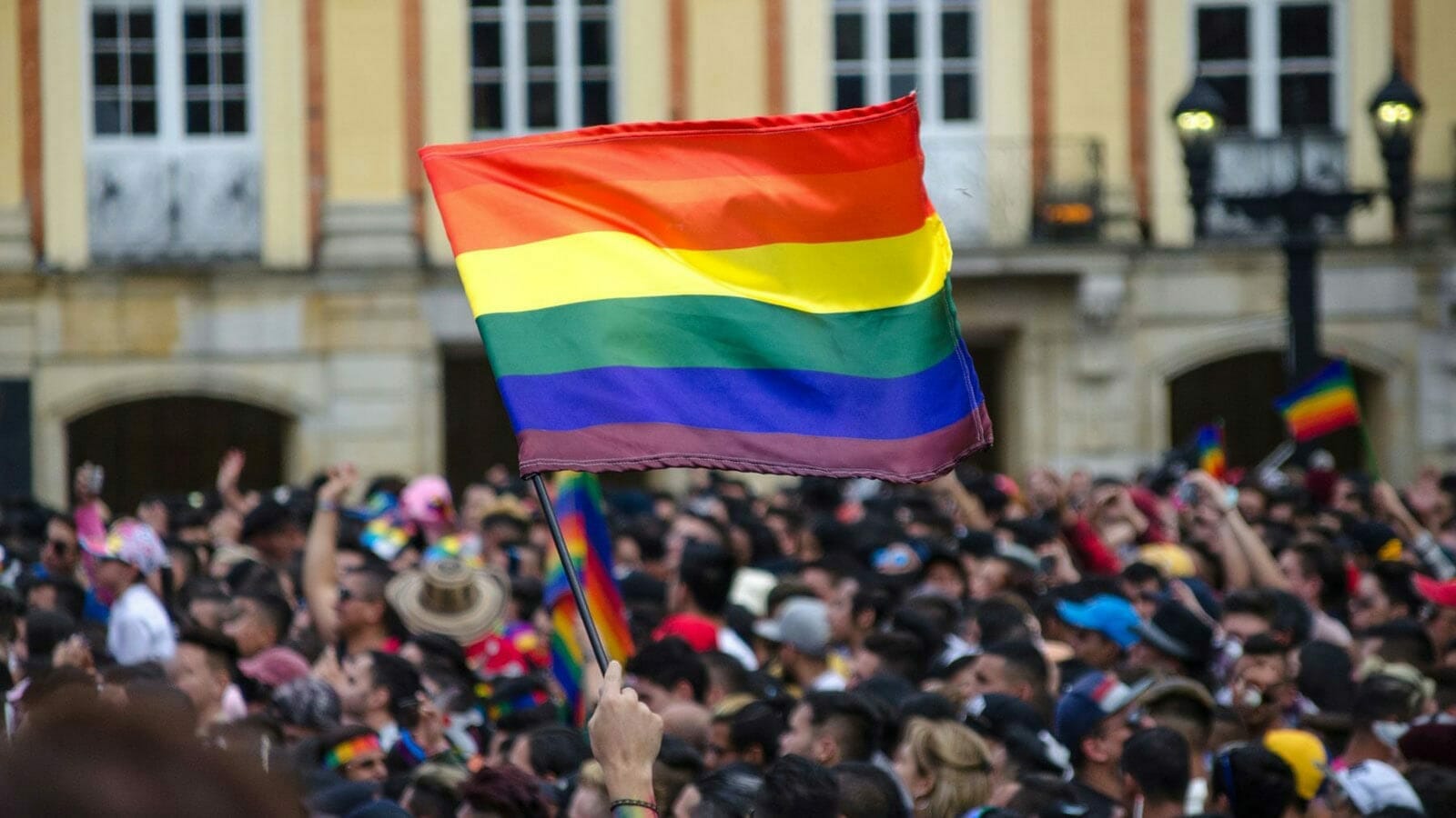 السماح بزيارة المثليين للسعودية watanserb.com