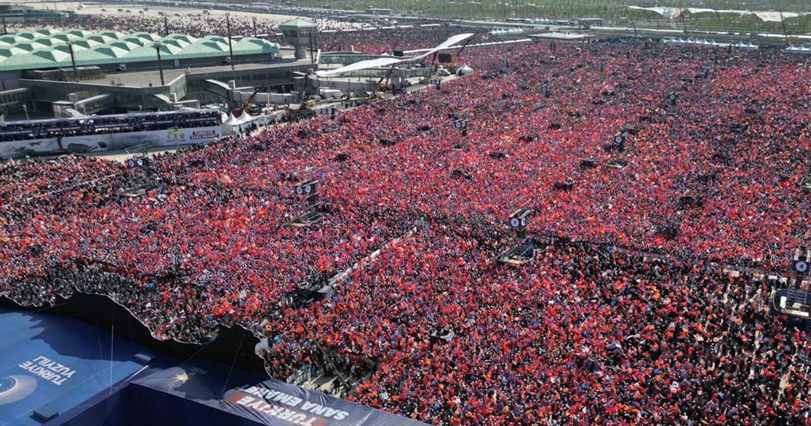 تجمع بشري مهول دعما لأردوغان في إسطنبول watanserb.com