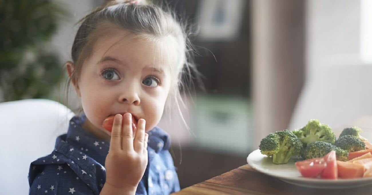 تمديد وجبات الطعام يساعد الاطفال في تناول الفواكه والخضار