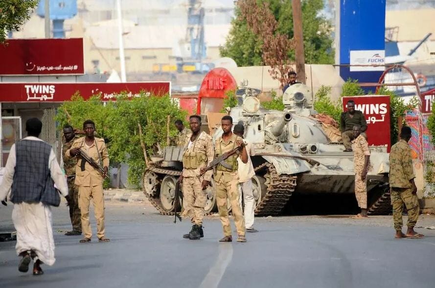 عناصر من الجيش السوداني يسلمون أنفسهم للدعم السريع