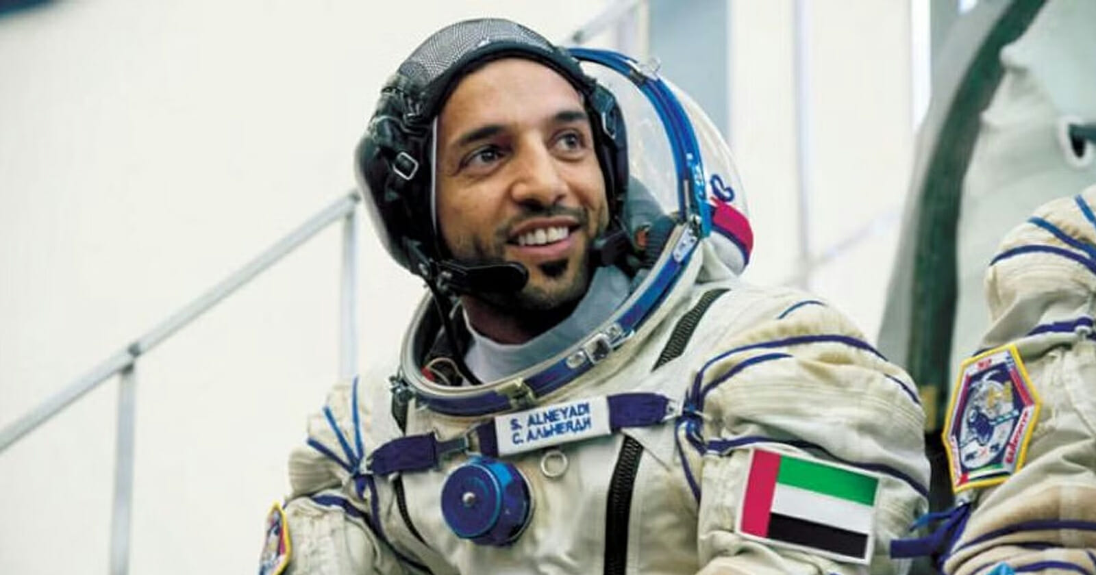 رائد الفضاء الإماراتي سلطان النيادي watanserb.com