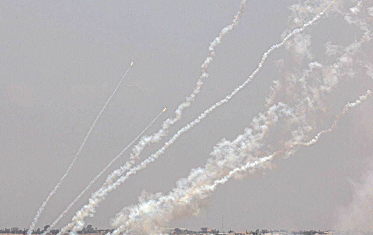 أطلقت المقاومة رشقات صاروخية من غزة باتجاه المستوطنات خلال تصديها للعدوان على غزة 