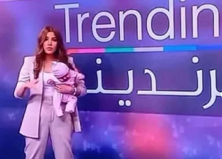 مذيعة "بي بي سي" سيرينا غوكة وطفلتها watanserb.com