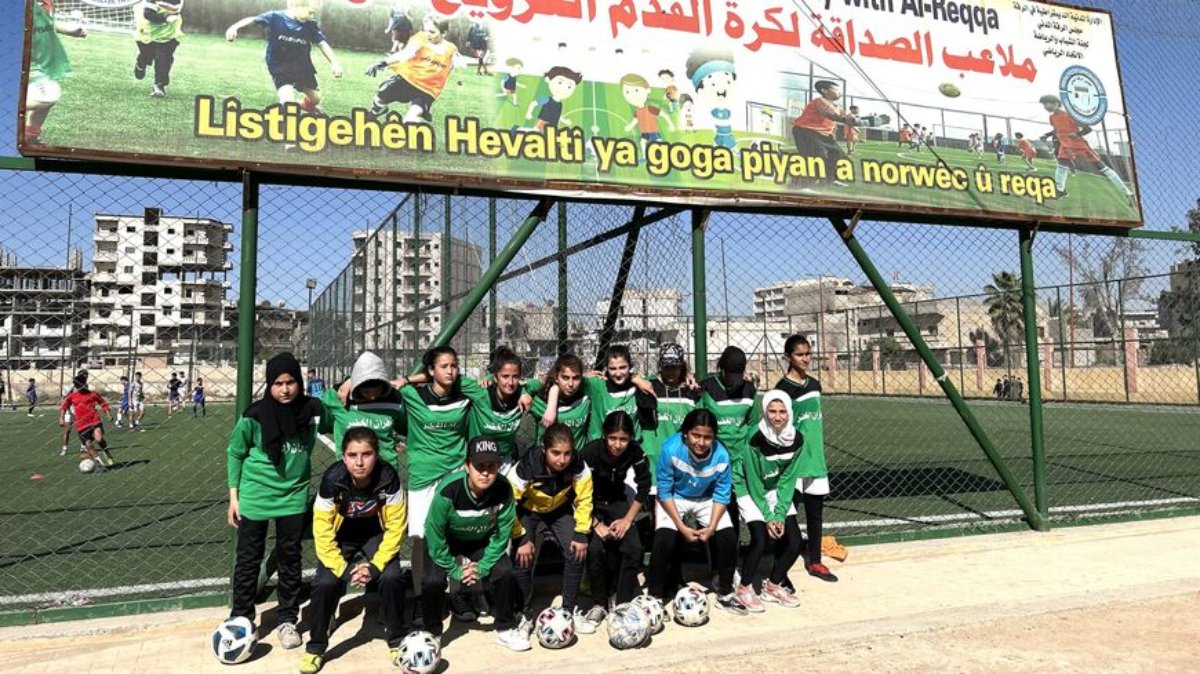 فريق كرة قدم للفتيات في الرقة watanserb.com