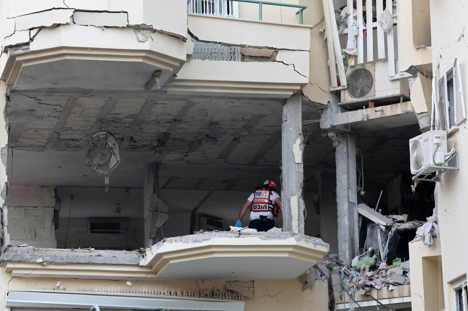 قصف رحوفوت جنوب تل أبيب watanserb.com