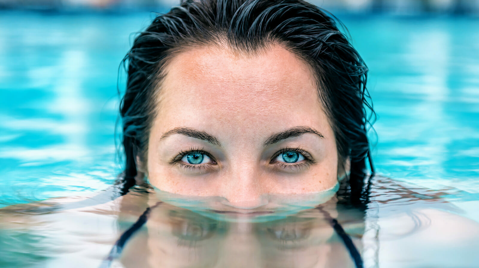 كيف تحمي عينيك أثناء السباحة؟ watanserb.com