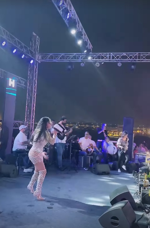 غناء و رقص هيفاء وهبي في ممشي أهل مصر
