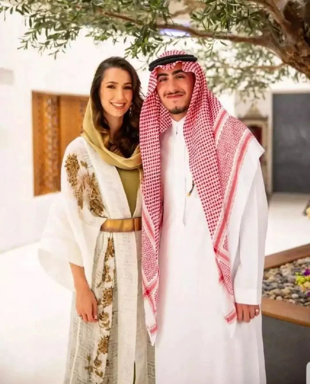 الأمير عبدالعزيز بن نواف ورجوة آل سيف