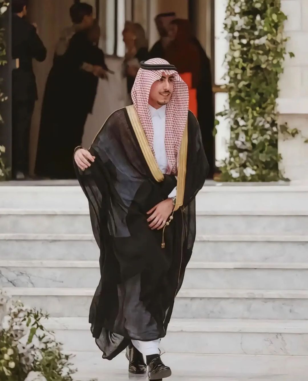 عبدالعزيز بن نواف بن مشعل آل سعود