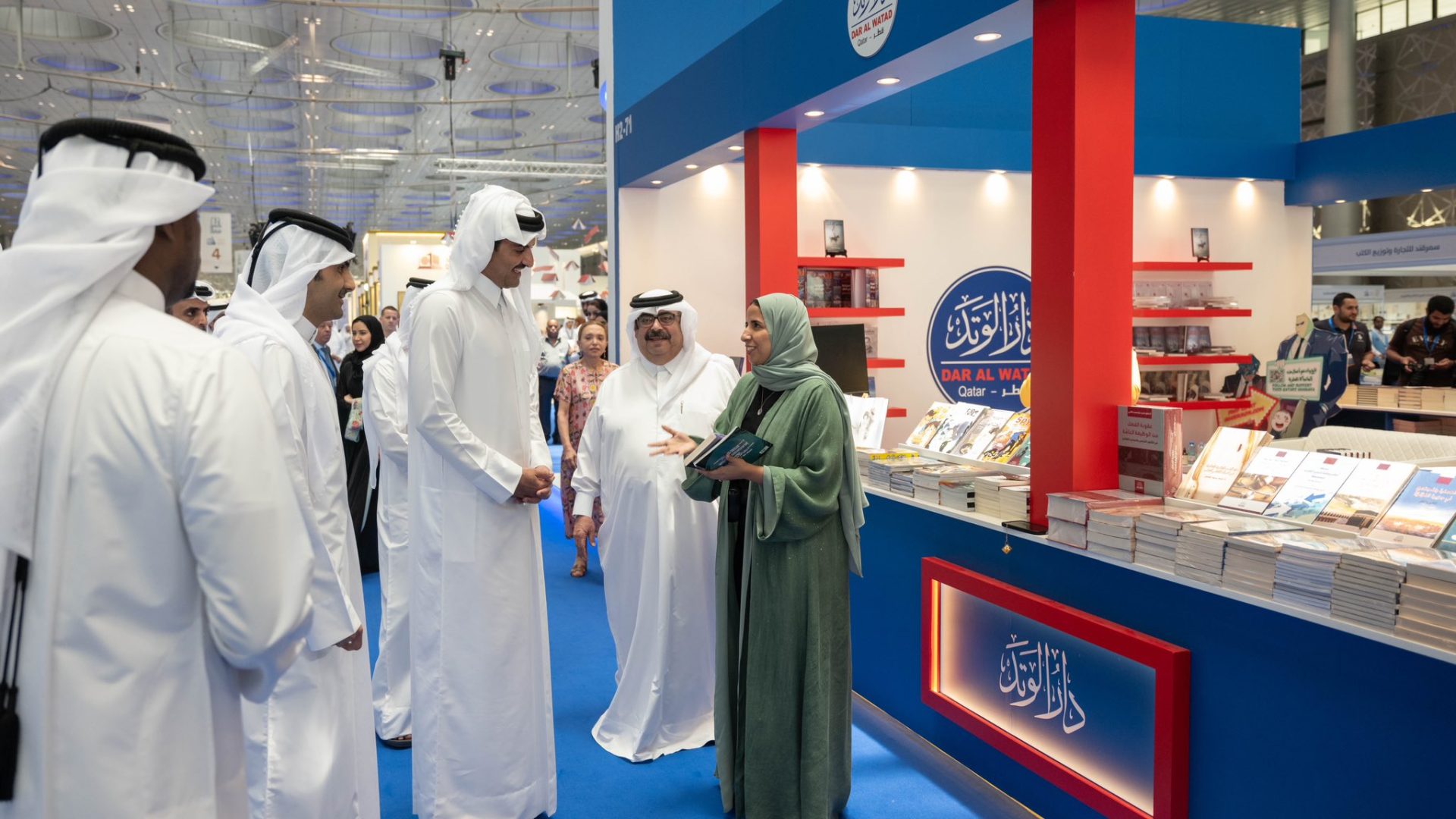 أمير قطر في معرض الدوحة الدولي للكتاب